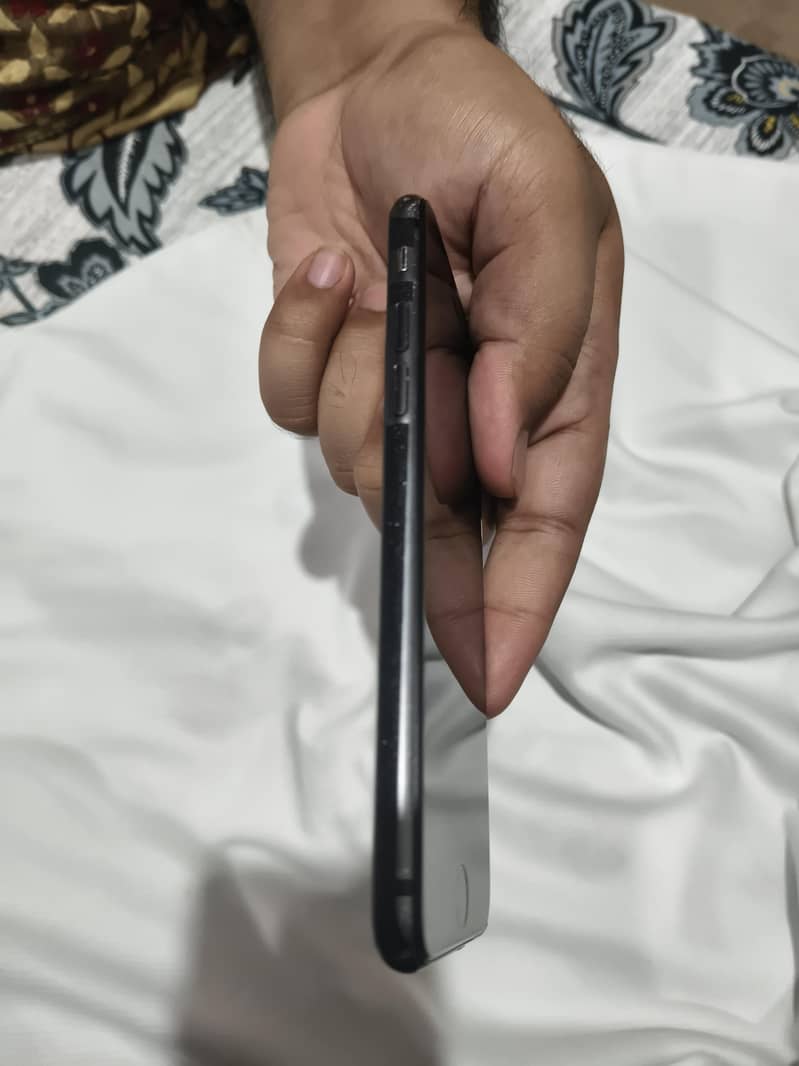 Apple iPhone 8 3