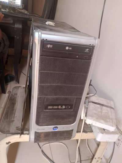 PC with Lcd and Keyboard Set | 12GB RAM | 128GB SSD | 18.5" LCD Urgent