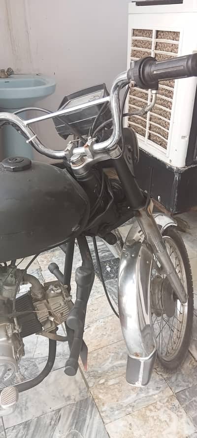 21 model parchi mein Tanki Main surakh Hai