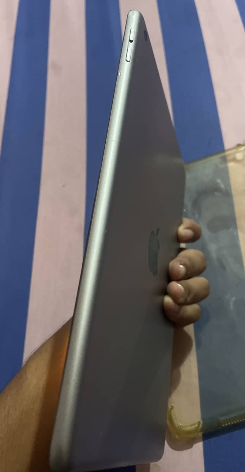 iPad 6th Generation 2