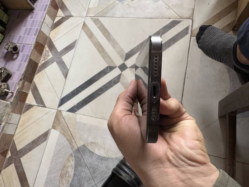 Apple iPhone 13 Pro Max 4