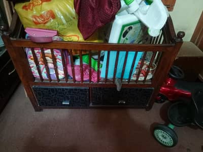 Baby cot for sale Good condition 2 draws pure wooden