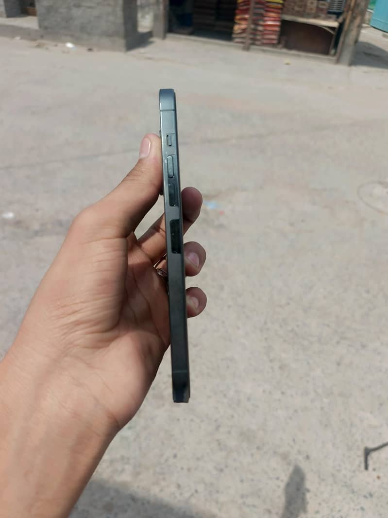 Apple iPhone 13 Pro Max 2