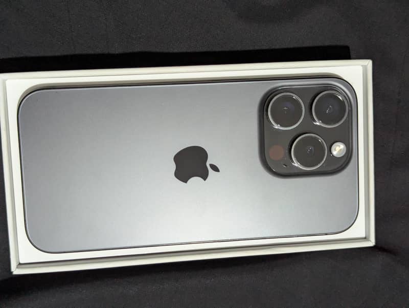 Apple iPhone 15 Pro 4