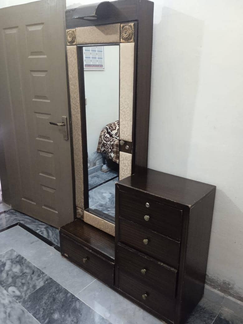 Dressing Table 4
