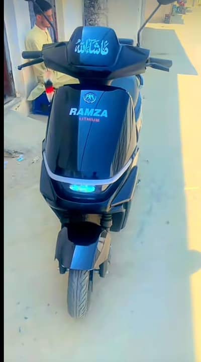 Electric Scooter / E-Bike For Sale – Excellent Condition