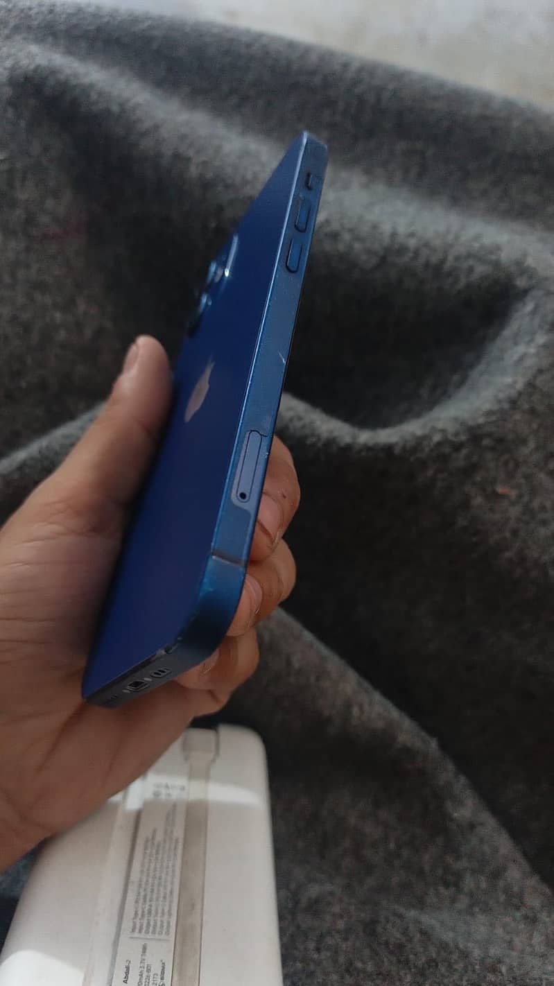 Apple iPhone 12 6