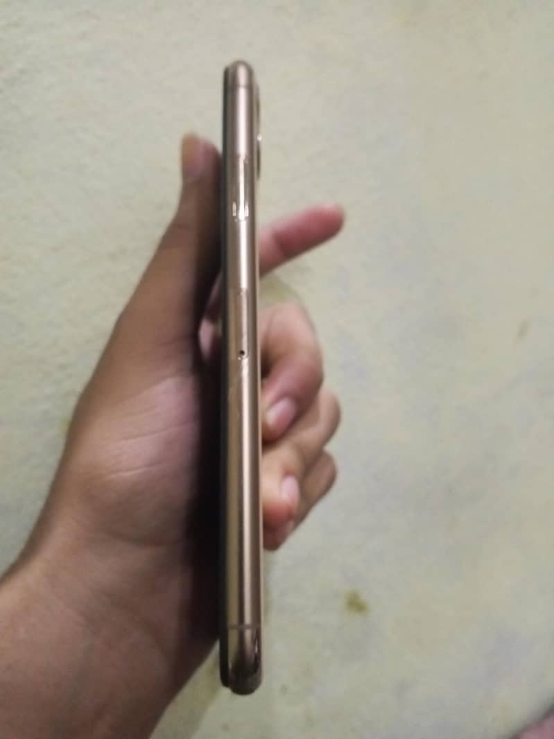 Apple iPhone 11 Pro Max 3