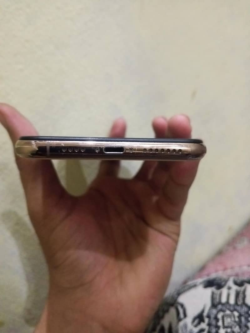 Apple iPhone 11 Pro Max 4