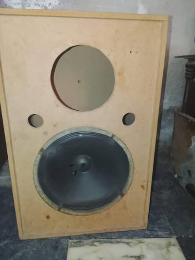 wood speker box + 10 inch speaker whasapp number 03416958160 per rabta