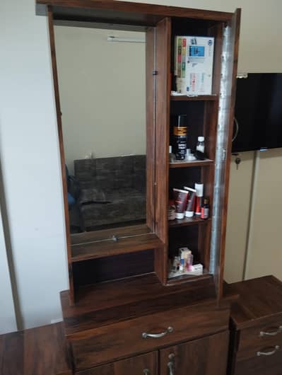 dressing table