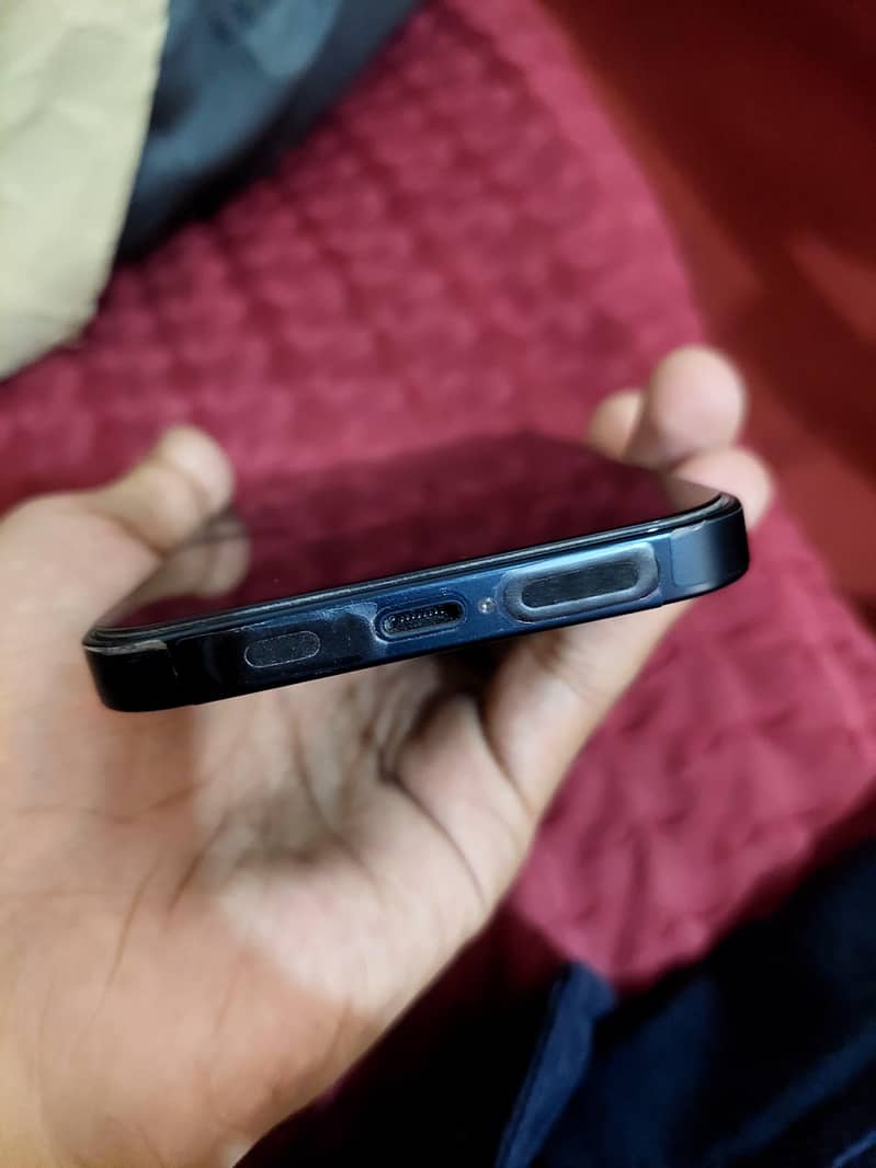Apple iPhone 13 2