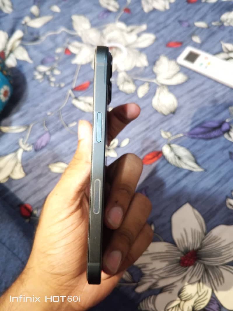 Apple iPhone 13 3