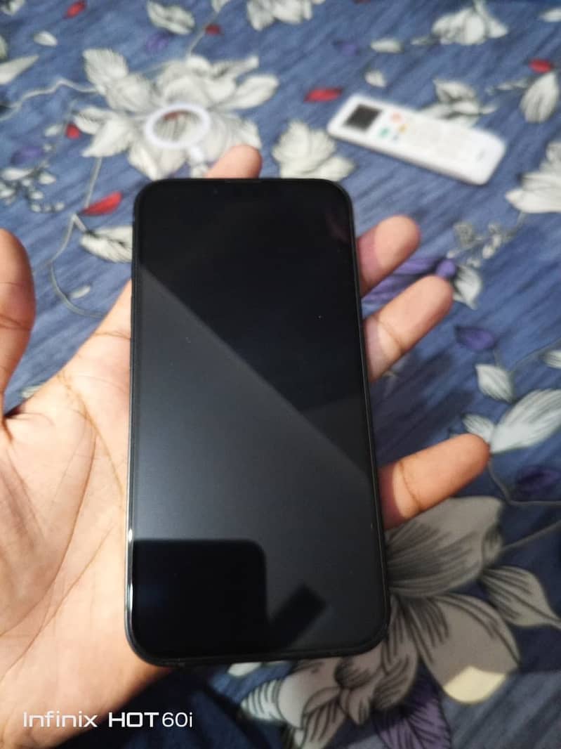 Apple iPhone 13 4