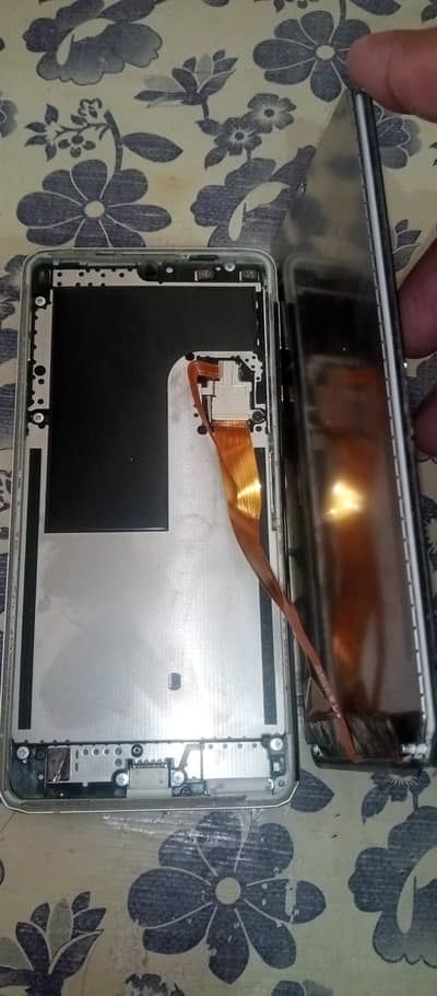 Aqous sens 5g sell karna hai panel toot gaya non PTA hai 11000