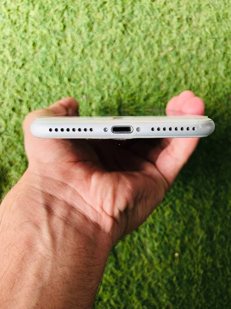 Apple iPhone 7 Plus 1