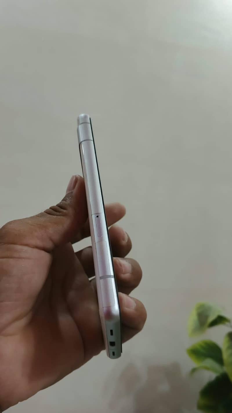 Google Pixel 7a 4