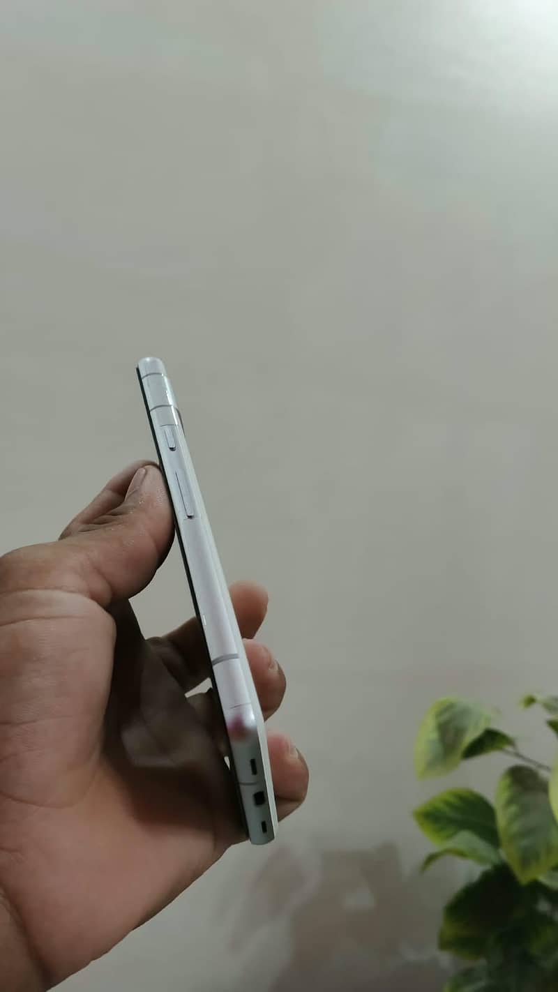 Google Pixel 7a 5