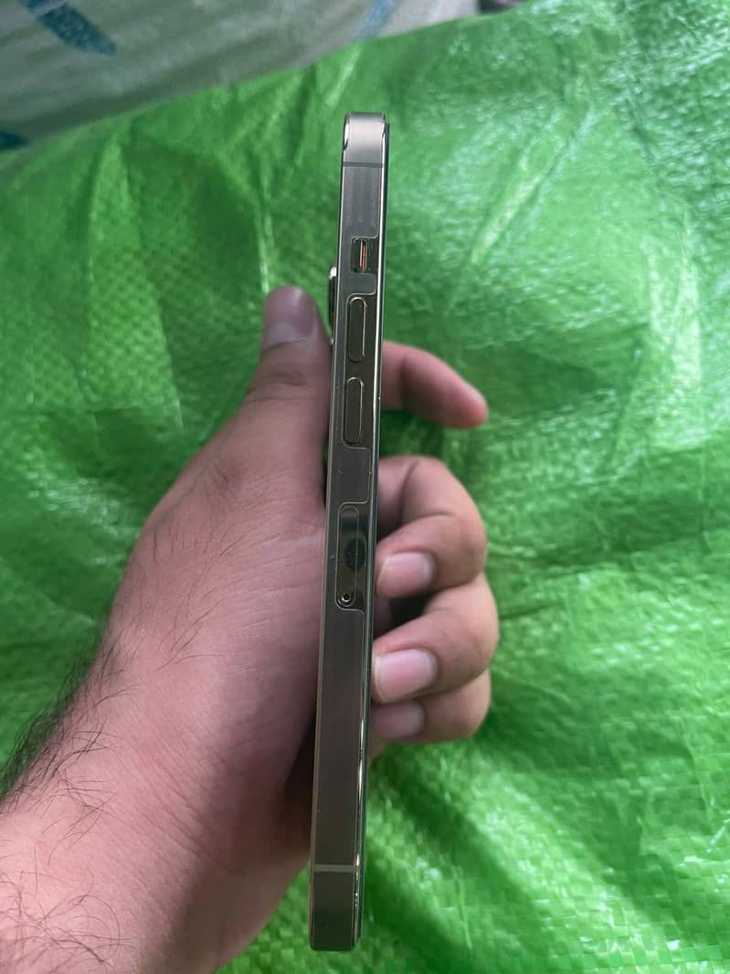 Apple iPhone 13 Pro 0