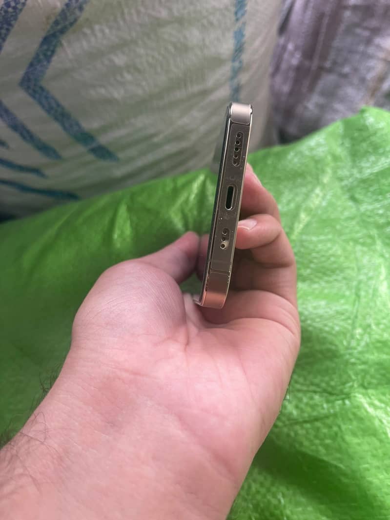 Apple iPhone 13 Pro 3