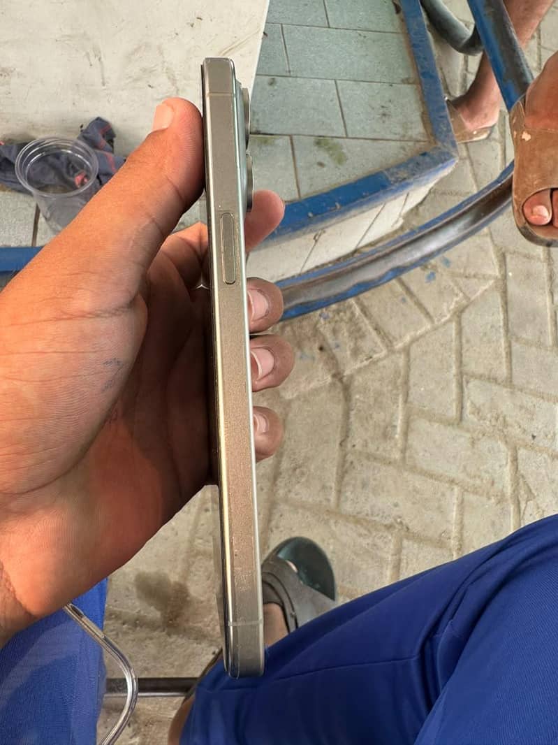 Apple iPhone 15 Pro Max 6