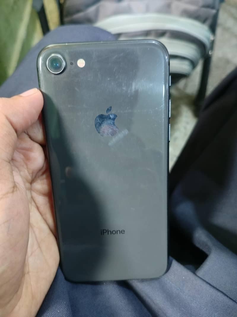 Apple iPhone 8 1