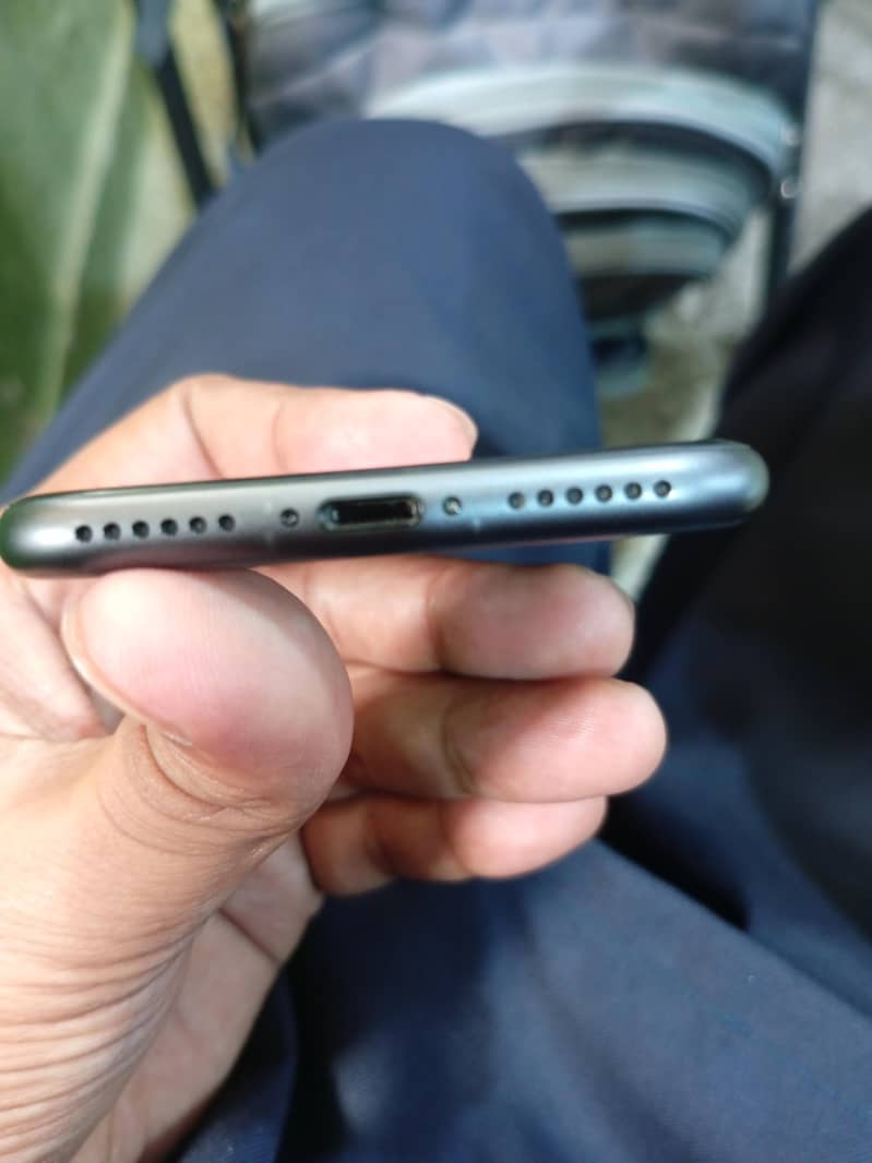 Apple iPhone 8 4