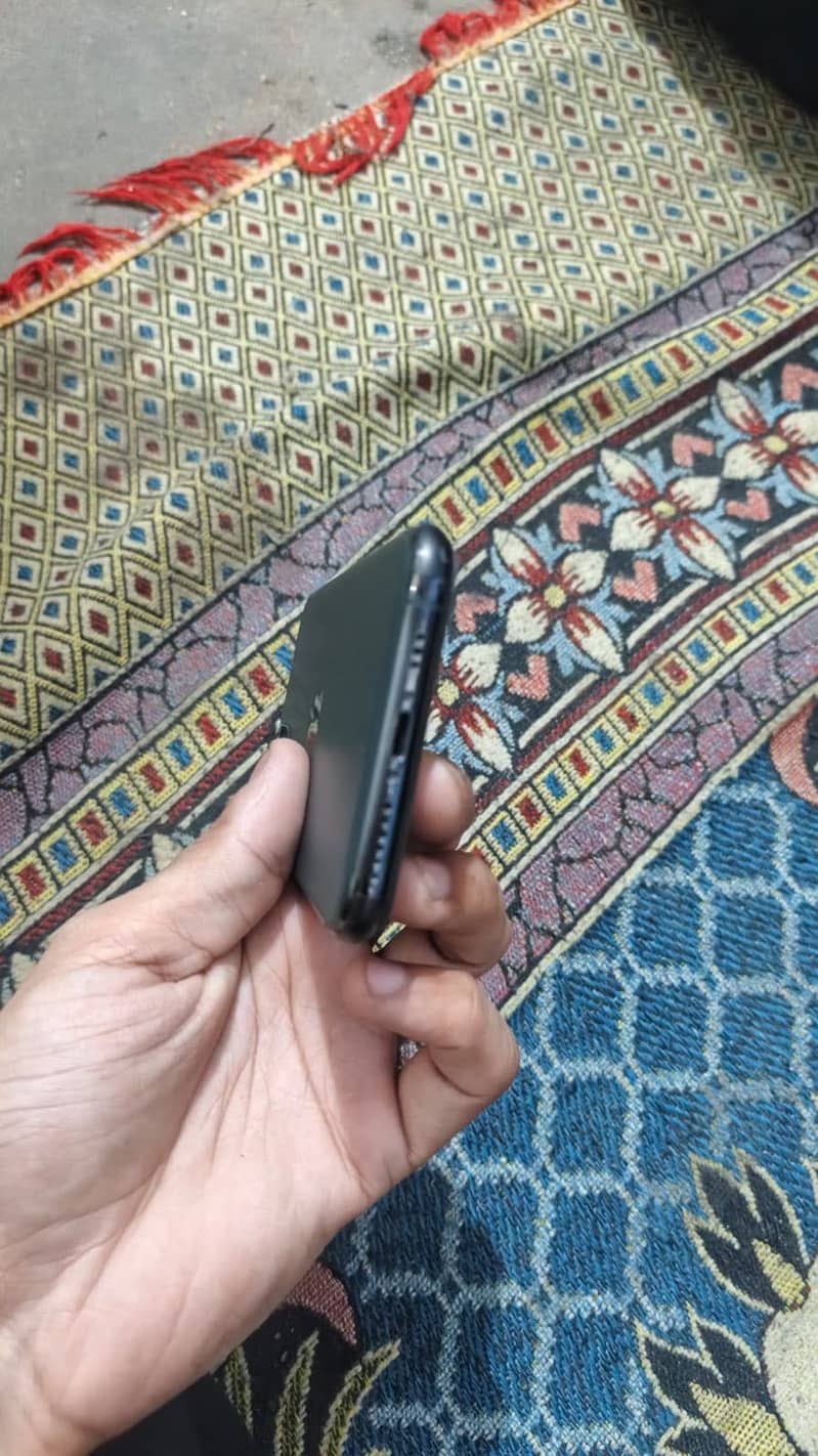Apple iPhone 11 Pro 2