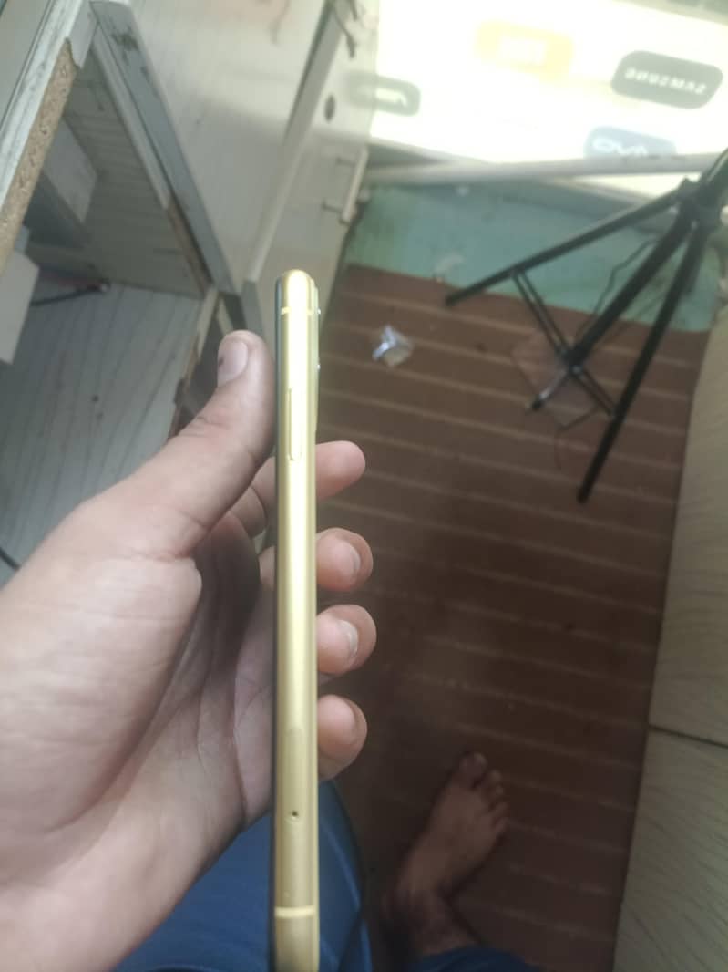 Apple iPhone 11 3