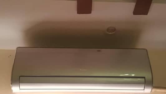 Gree Split AC – 1.5 Ton (18,000 BTU) – Used