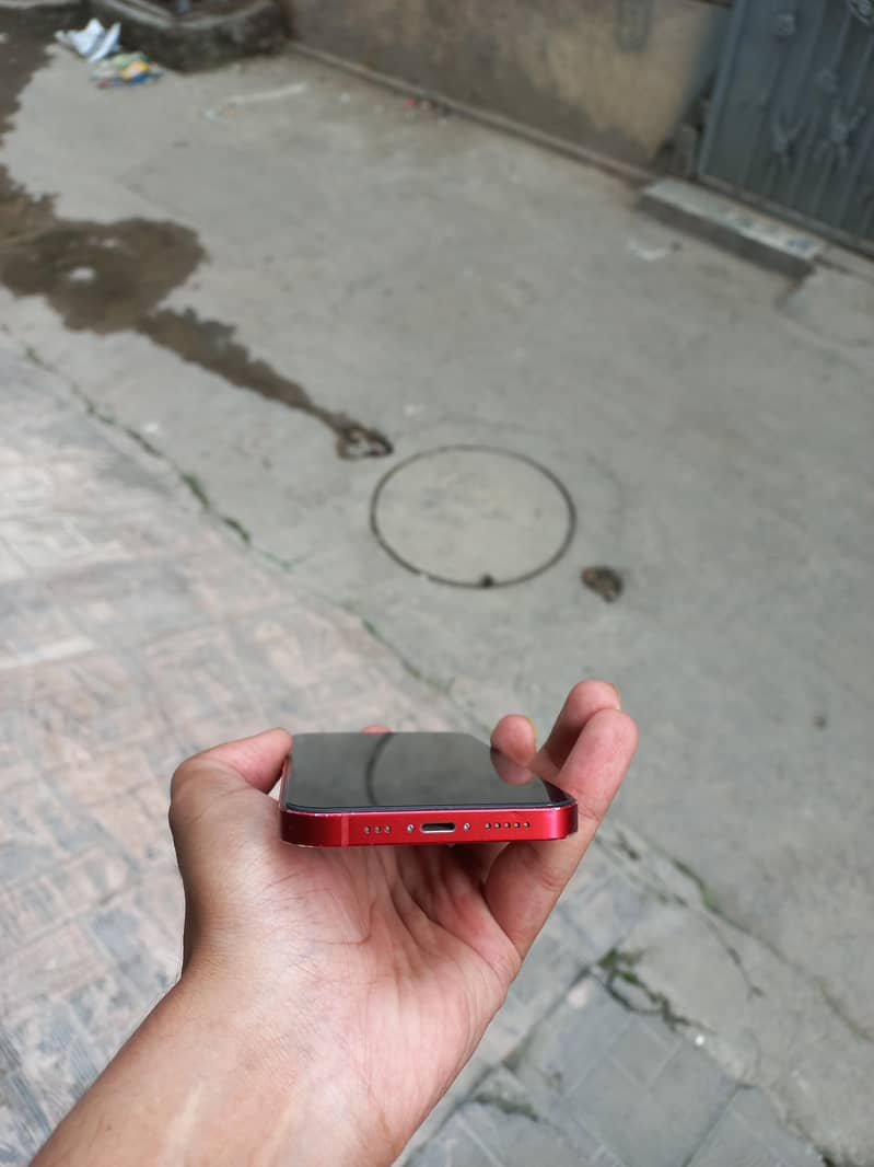 Apple iPhone 13 4