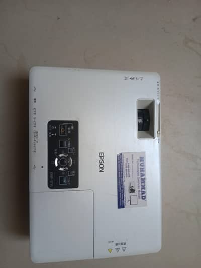 All Type of Projectors High lumens