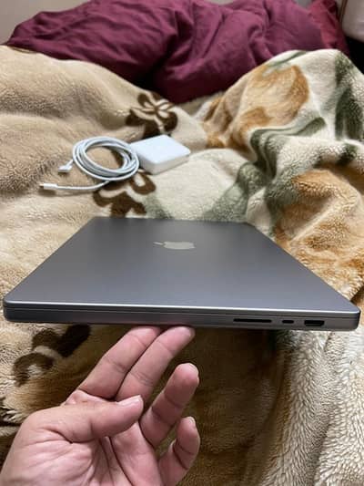 apple Mac book pro m2 max full box new condition