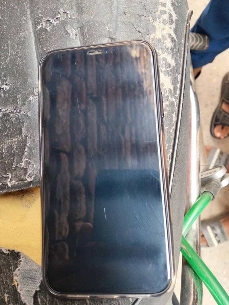 Apple iPhone 11 0