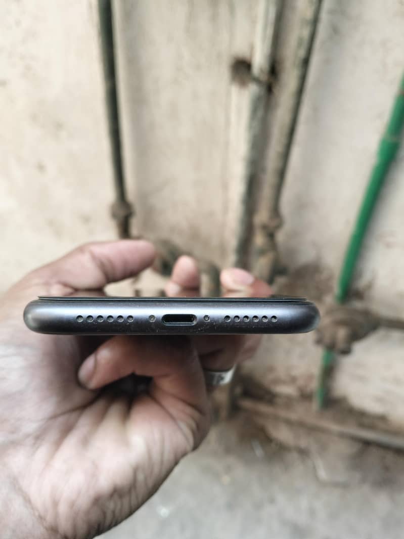 Apple iPhone 11 3