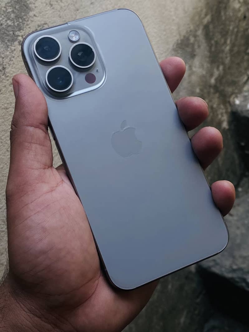 Apple iPhone 15 Pro Max 0