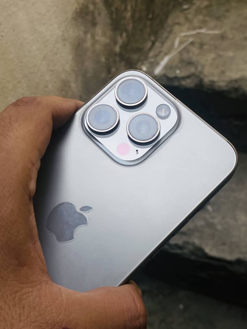 Apple iPhone 15 Pro Max 1