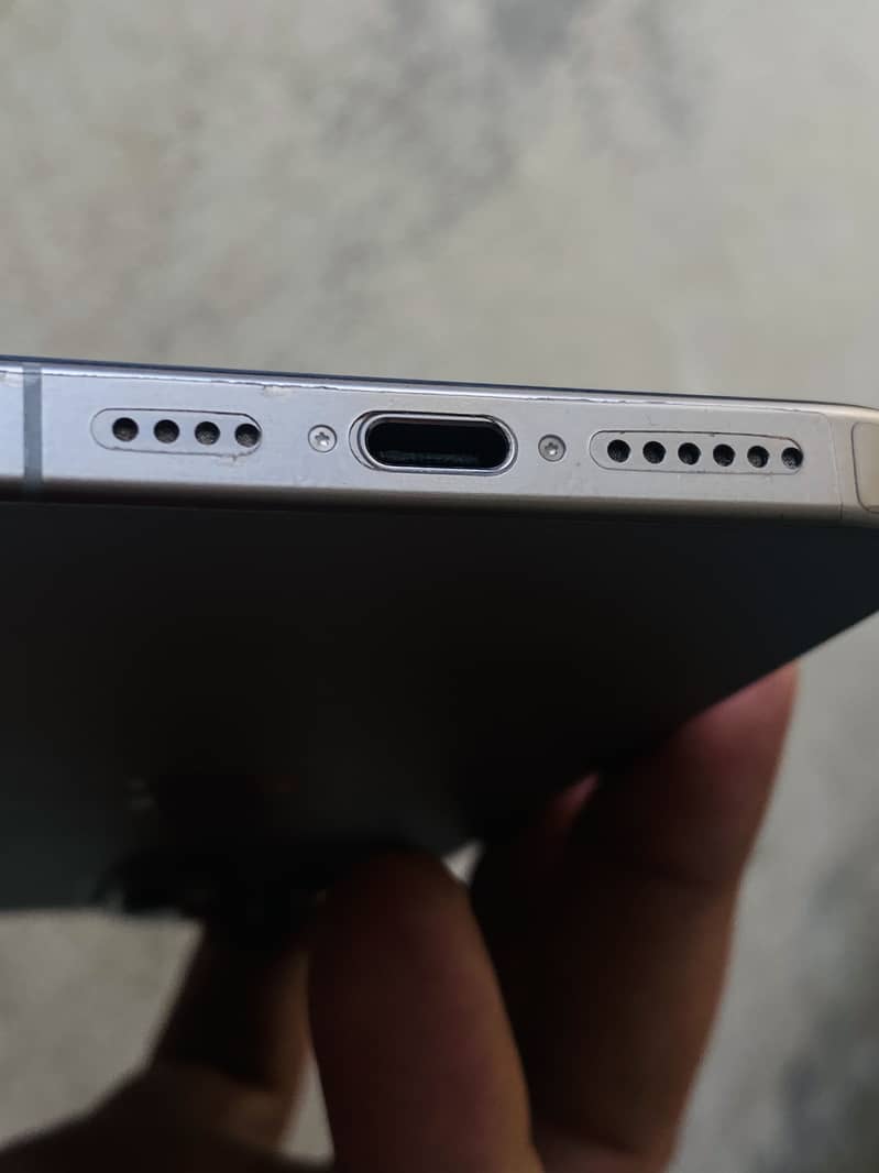 Apple iPhone 15 Pro Max 2