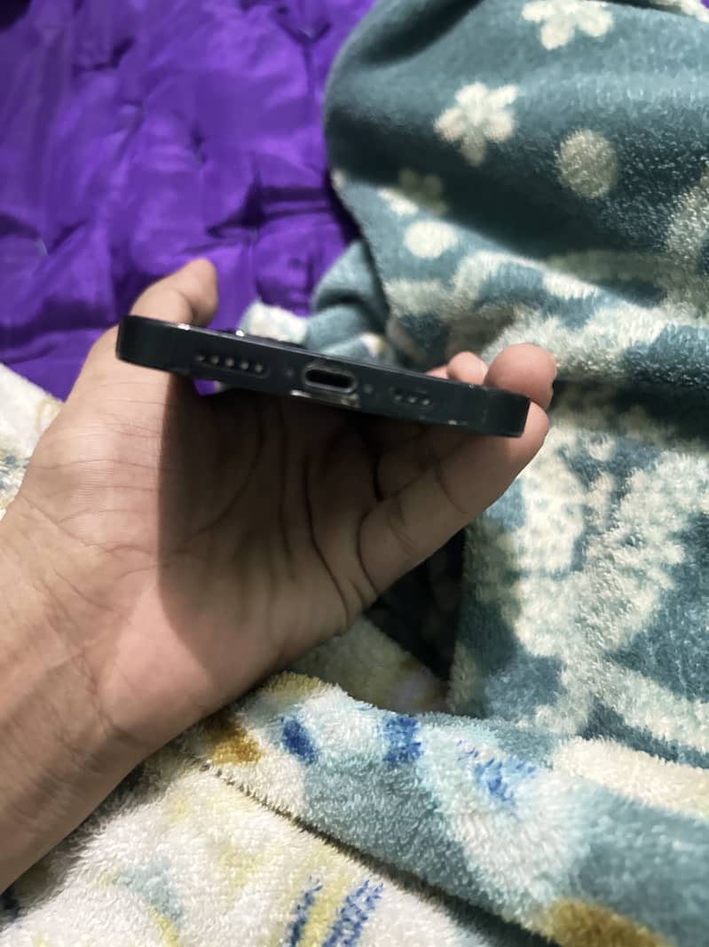Apple iPhone 13 2