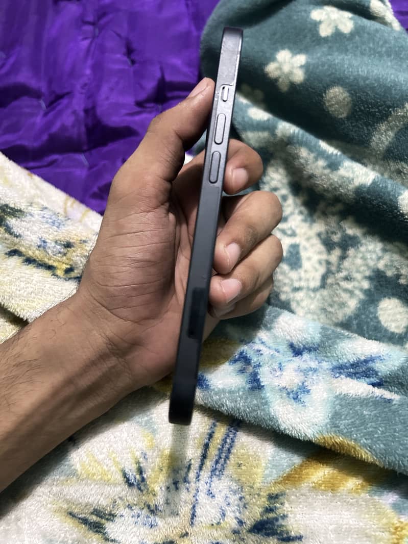 Apple iPhone 13 4