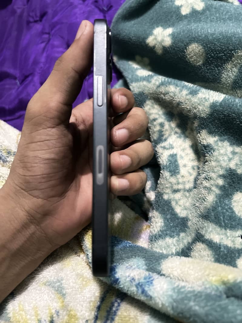 Apple iPhone 13 6