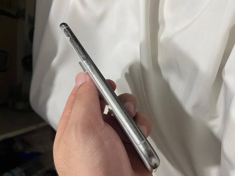 Apple iPhone X 4