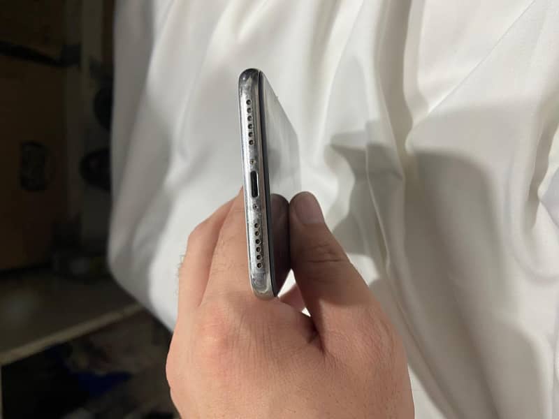 Apple iPhone X 5