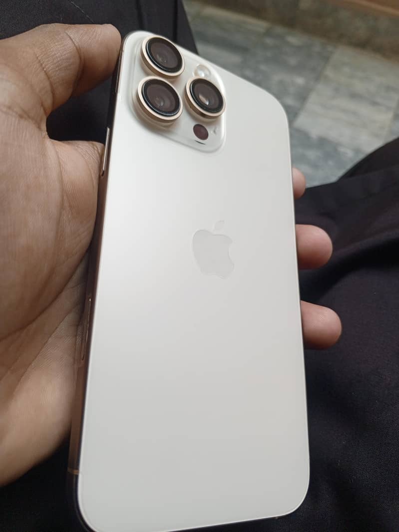 Apple iPhone 16 Pro Max 0