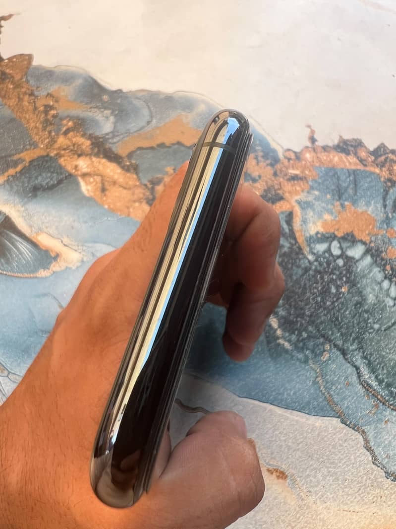 Apple iPhone 11 Pro 1
