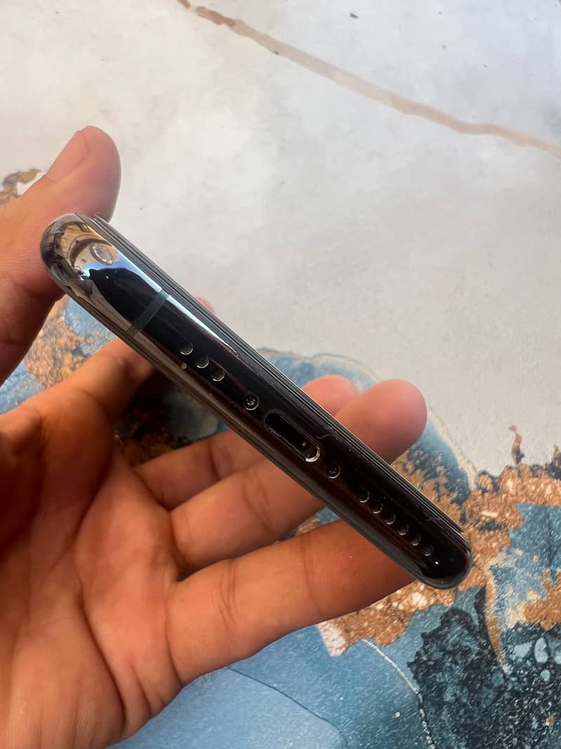 Apple iPhone 11 Pro 2