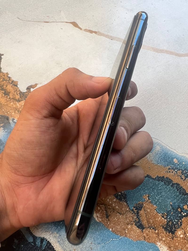 Apple iPhone 11 Pro 3