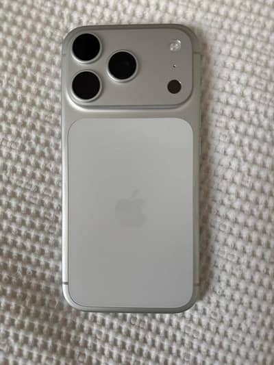 Apple iPhone 17 Pro Max Silver