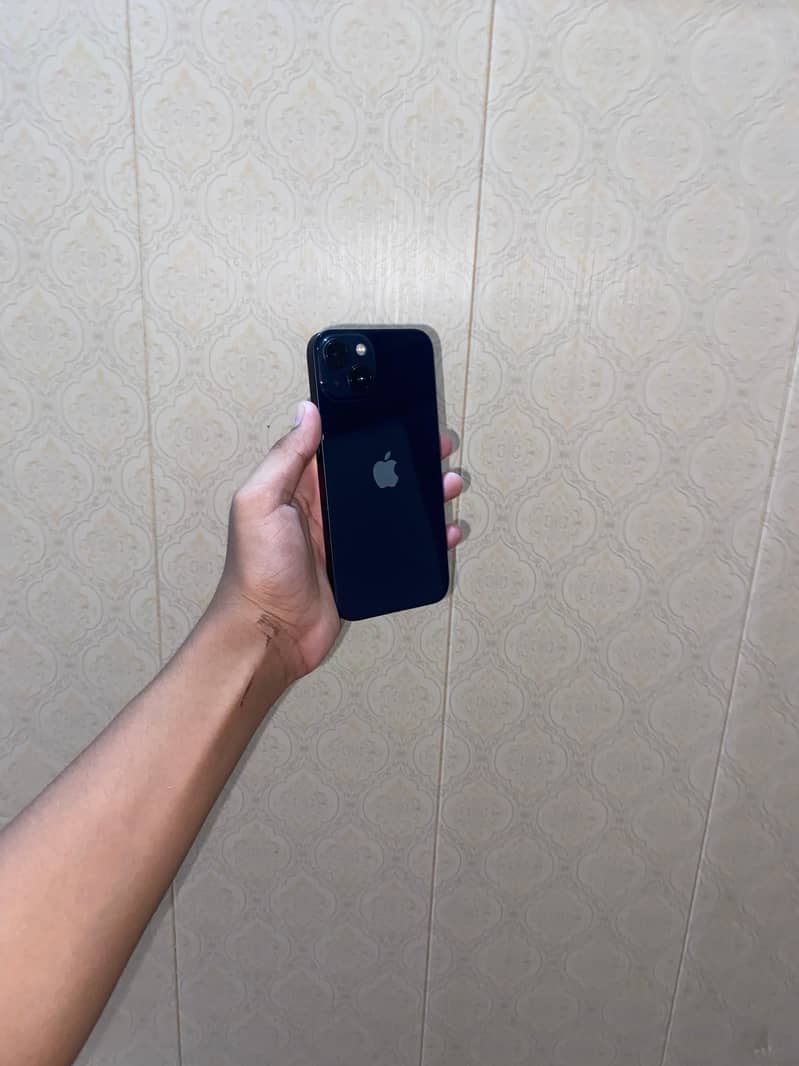 Apple iPhone 13 2