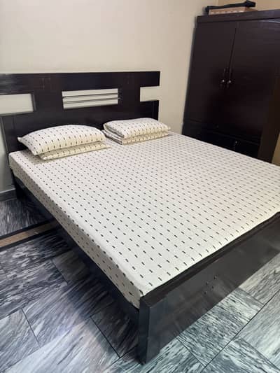King Size Bed (6.5 × 6 ft) for Sale – Excellent Condition